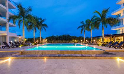 Outdoor swimming pool  Sonesta Cartagena