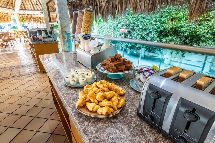 Buffet breakfast Relax Costa Azul Hotel GHL Santa Marta