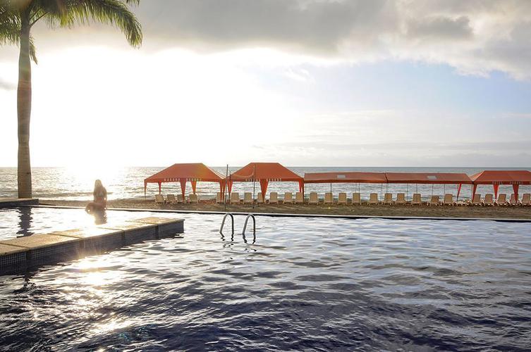 Swimming pool GHL Relax Hotel Makana Resort Tonsupa