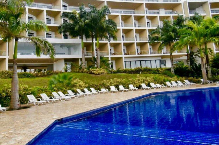 Outdoor swimming pool GHL Relax Hotel Makana Resort Tonsupa