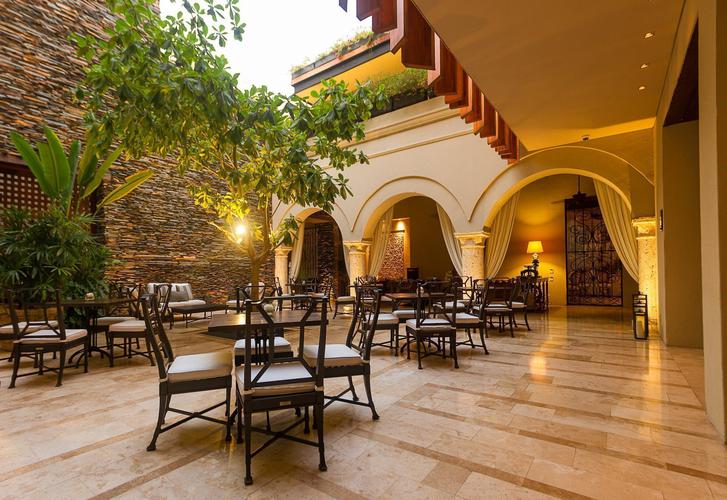 Courtyard el gobernador in bastión luxury hotel Bastion Luxury Hotel Cartagena