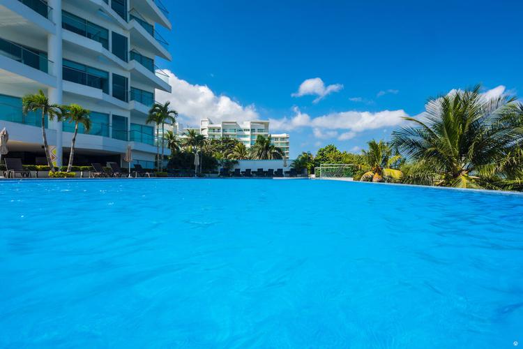 Outdoor swimming pool Sonesta Hotel Cartagena