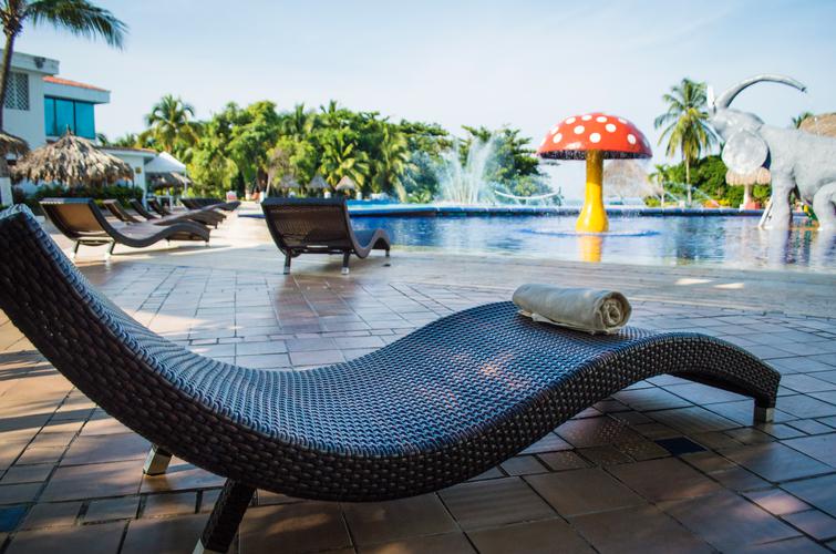 Pool area Relax Costa Azul Hotel GHL Santa Marta
