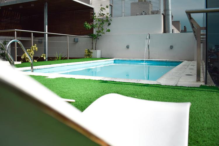 Outdoor swimming pool Howard Johnson Hotel & Suites Córdoba